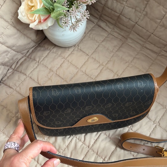 🩷Stunning Christian Dior Honeycomb Saddle Bag.❤️ - Picture 15 of 17